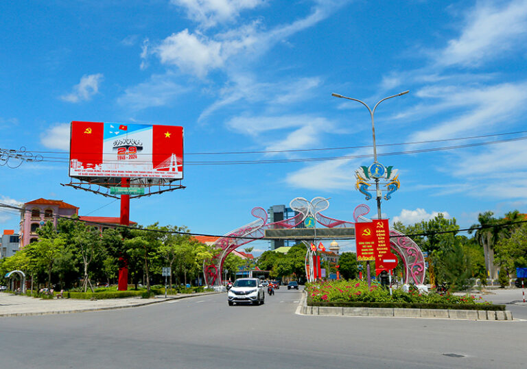 Trời thu xanh ngát sáng Tuyên ngôn