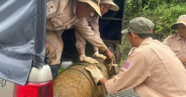 1728131964 Nguoi Dan Quang Binh Phat Hien Qua Bom Nang 350Kg