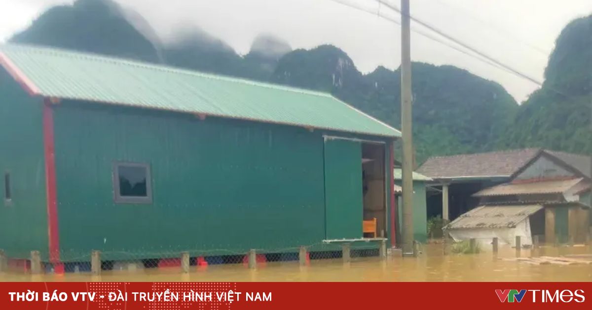 1728192353 Nguoi Dan Quang Binh Xay Nha Phao Thich Nghi Lu